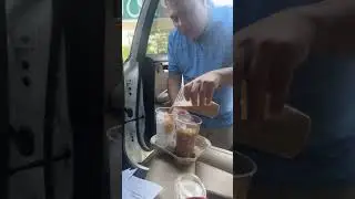 Папа показывает трюк с Кауфи