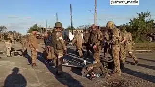 EXCLUSIVE FOOTAGE : The surrender of Ukrainian militants from the Azovstal plant