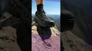 Scarponi da trekking leggeri, resistenti all'acqua e traspiranti per tutte le tue escursioni.