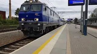 EP09 - 040 z pociągiem PKP IC 77139 Gałczyński z  B10nouz B9nopuz odjeżdża ze Zielona G&oacute;ra Gł&oacute;wna