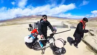 [ENG SUB] 骑行西藏，一夜之间雪满天山，偶遇骑友野营泡澡，火山泥擦脸护肤【陶三丰的草根之旅】