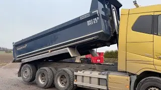 K&ouml;p Grusbil / schaktbil Volvo FH 16 650 8x4 med S&ouml;rling flak p&aring; Klaravik