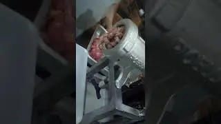 M&aacute;quina de moer carne manual com motor(2)