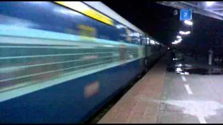 High Speed GMO WAP-7 ripping with legendary Kalka Mail at Dankuni!!!