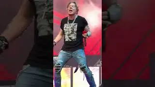 🔥🥁 Guns N&rsquo; Roses Axl Rose turns every wrinkle into rhythm #gunsnroses