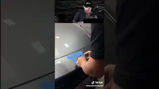 Замена эмблемы на капоте Toyota Crown #шорты #короткие #машина #корона #toyota #короткоевидео #ti...