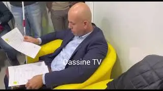 Cherif MELLEL h&eacute;site sur la signature de la feuille d&rsquo;&eacute;margement