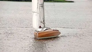 Video by the Dutch Boating expert Epco Ongering . This is the test of the Speedlounger 8500