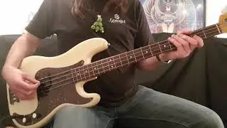 The Waitresses - 'Christmas Wrapping' - Tracy Wormworth - Fender Precision