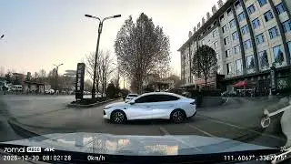 Electric bike collides with car on slope in Henan, China