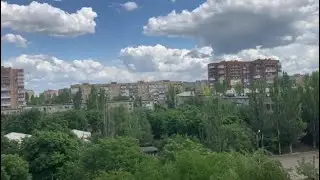 Le sirene a Kramatorsk il giorno della visita europea in Ucraina: la guerra non si ferma