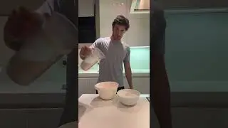 Вирусный урок по приготовлению блинов от Карлоса Сайнса 🔥🥞