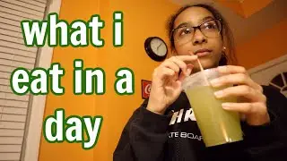 a realistic what i eat in a day