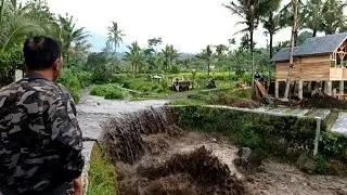 Scary Flash Flood Scene from the Foot of the Mountain
