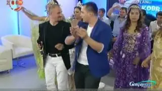 OKTAY .EVLERİN  ÖNÜ.