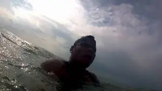 Nadando en  la playa de Same Ecuador