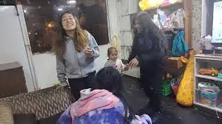 Recuerdos FMNK 2025. Las hermanitas  famarnoki hacie do la ronda