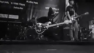 Mad Rose Semarang - Cover Blink-182 Carousel! At X-Pool Bar Semarabg