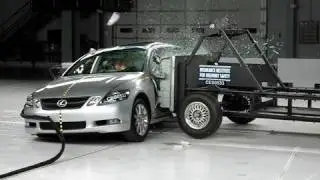 2006 Lexus GS side IIHS crash test