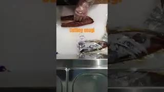 cutting unagi eel for sushi  #cooking  #eel  #sushi  Subscribe, friends😀
