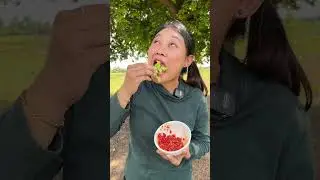 Eating sour tamarind leaf  #epiceating #tropicalfruit #food #epiceats #mukbang #epicbites