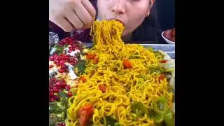 maggi, momo😍🔥 street food🩷@FoodieJD #mukbang #asmrfood #eatingshow #maggi#momo#streetfood