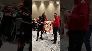 🙌 Corentin Tolisso honor&eacute; par l&rsquo;ensemble du groupe pour son 250e match avec l&rsquo;OL ❤️💙#bts
