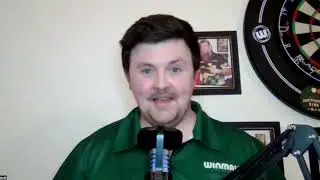 Darts chat with referee Jack Higgins 