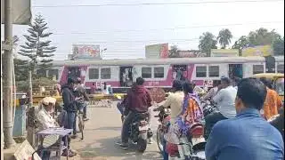 Train crossing busy Railgate 