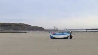 Wimereux - un flobart flotte sur la plage