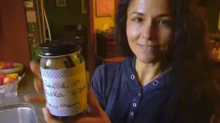 Easy Homemade Holidays Hostess Gift: Vanilla Extract