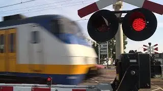 DUTCH RAILROAD CROSSING - Assendelft - Korte Industrieweg