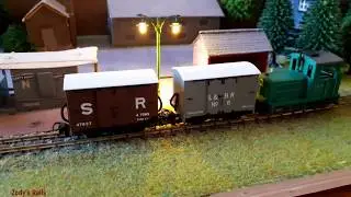 PECO 009 Narrow Gauge Box van in lynton and barnstaple railway Grey and SR livery Brown