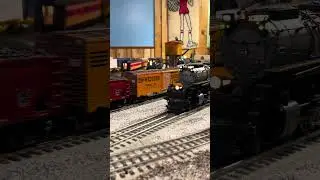 Thru the yard #train #modeltrains