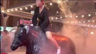 WHATT!?? 😲 CRAZY BENIDORM MECHANICAL BULL RIDING 😲