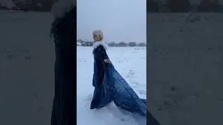 Elsa l&auml;uft im Schnee