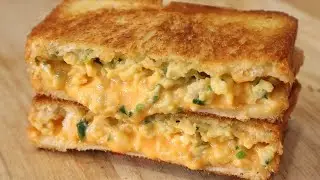 Breakfast is a must! Soft Egg Cheese Toast! The taste explodes in one bite One pan toast!