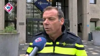 Verwarde man probeert in te steken op agent en wordt neergeschoten
