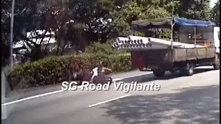 27sep2025  bke towards woodland checkpoint motorcyclist stopped at road shoulder  and fell