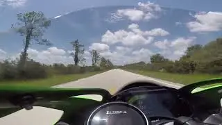 When an Aprilia tries to sneak past 2 zx10s