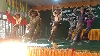 ‌အမေ့သမီးလေး ရွှေဝါရောင်အနုလေးနဲ့အစွန်ဆုံးမှာ ကနေတာ 😘 ချစ်တယ်နော်