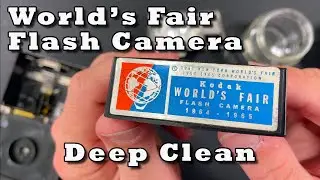 Фотоаппарат Kodak Flash Camera, выпущенный на Всемирной выставке 1964-1965 годов (пленочный фотоа...