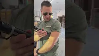 Тестируем наш новый электрошокер на сотрудниках 😂