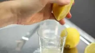 Zitronen auspressen - ohne Spritzen: So geht's!