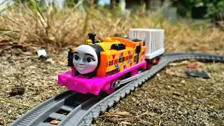 Merakit Mainan Kereta Api Thomas & Friends Nia Collectible Railway
