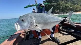 Explosive Giant Trevally Topwater &mdash; Poppers, Rocks & Big Hits!