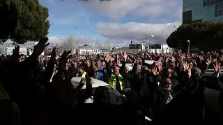 Taxi drivers in Madrid call off Uber battle but hope to win the war