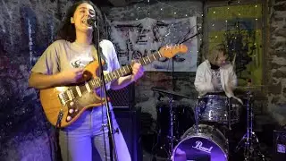 Maya Lucia - Tiny Dorm Sessions