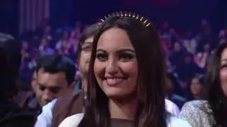 Yo Yo Honey Singh live perform at Zee cine award 2014