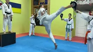 Taekwondo Combo Kicks/Combination of 4 strikes